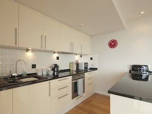 Fully appointed fitted kitchen | Apartment 22 - Horizon View, Westward Ho!