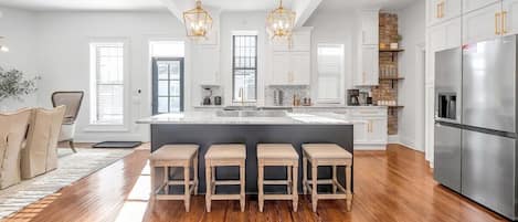 Luxury Kitchen with Gas Applicances