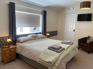 Double bedroom | The Old Kitchen - The Old School House Accommodation, Burwarton, near Bridgnorth