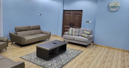 Exquisite 5-Bedroom House with free Parking