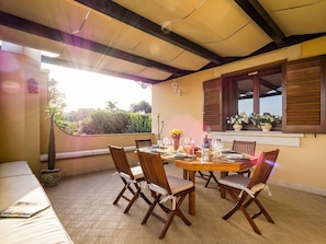 Outdoor dining