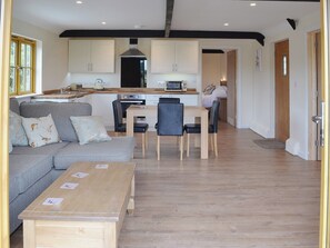 Lovely airy open plan living area | Horseshoe Cottage - Old Chalksole Cottages, Alkham, near Dover