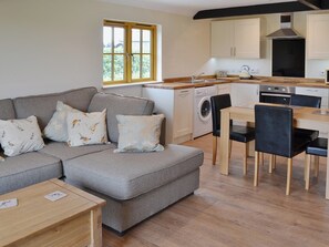 Well furnished cottage accommodation | Horseshoe Cottage - Old Chalksole Cottages, Alkham, near Dover