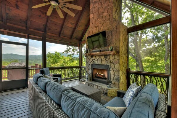 The gorgeous Casa Con Vista front porch
