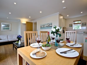 Dining Area | The Cottage - Goodrington Lodge, Paignton