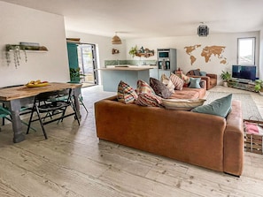 Open plan living space | Palm View, Paignton