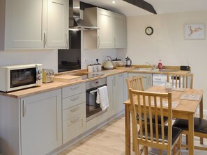 Well equipped kitchen/ dining area | Dairy Cottage - Old Chalksole Cottages, Alkham, near Dover
