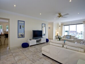 Living area | Thatcher’s Rock Heights, Torquay