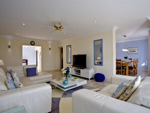 Living area | Thatcher’s Rock Heights, Torquay