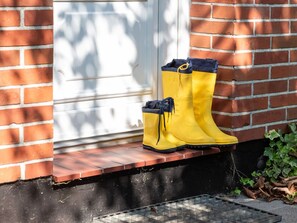 Plant, Wood, Orange, Brick, Road Surface, Rectangle, Building, Chair, Brickwork, Asphalt