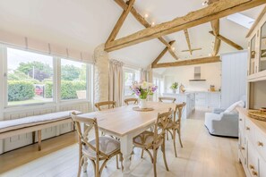 The Byre Dining Area - StayCotswold