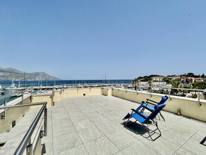 toit-terrasse vue sur la mer