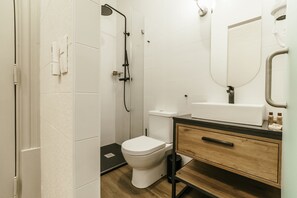 Casa de Banho Suites dos apartamentos T0 T1 e T4