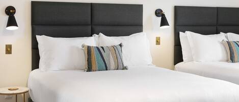 Luxurious bedding, 800 count Egyptian cotton sheets. 