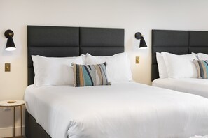 Luxurious bedding, 800 count Egyptian cotton sheets. 