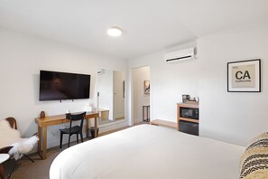 Queen room