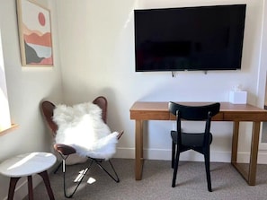 Desk with reliable fiber internet WiFi