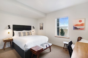 Queen sized bed with mountain views