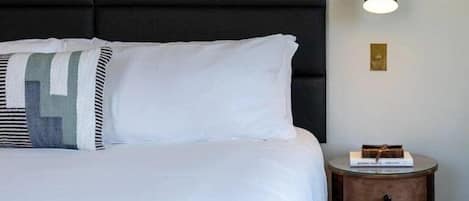 Luxurious mattress & Bedding with 800 thread count Egyptian cotton sheets. 