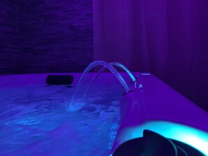 Indoor spa tub