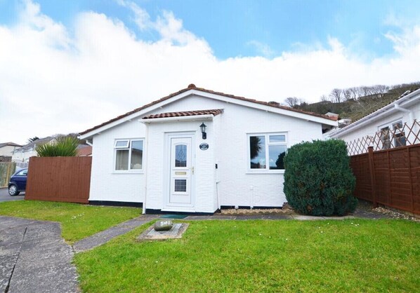 Summer Breeze is a delightful detached bungalow with lovely distant sea views