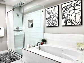 Main House- First floor- relaxing Jacuzzi tub conveniently located off of bedrooms 4 and 5 on the lower level of the main home.