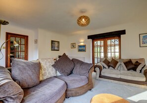 The Chesnuts Galmpton - Lounge & Doors to Dining C