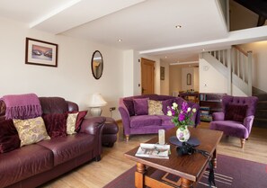 An Inviting Welcome to Mill Cottage in Cockington, Torquay