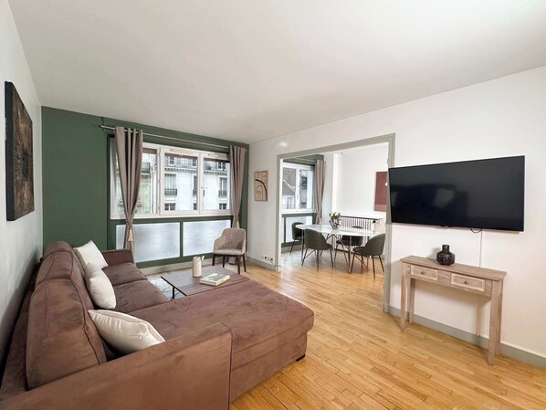 Perfect living room for families and friends, with tv and wifi