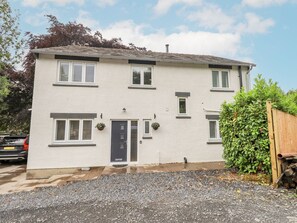 Front view of property