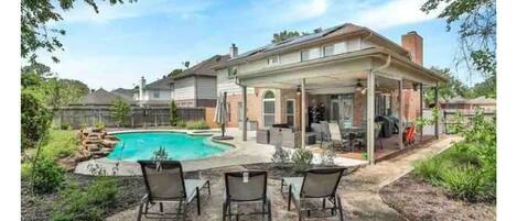 Large Pool with Spa. Patio with TV for the perfect entertainment.