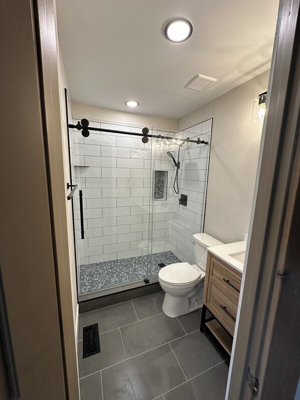 2nd Floor En-suite Bathroon