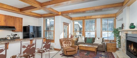 Large, cozy living room w/ fantastic mtn views! Fireplace, new couch & recliner 