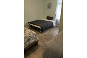 Bedroom osetup offering 3 beds
1 Queen
2 Doubles