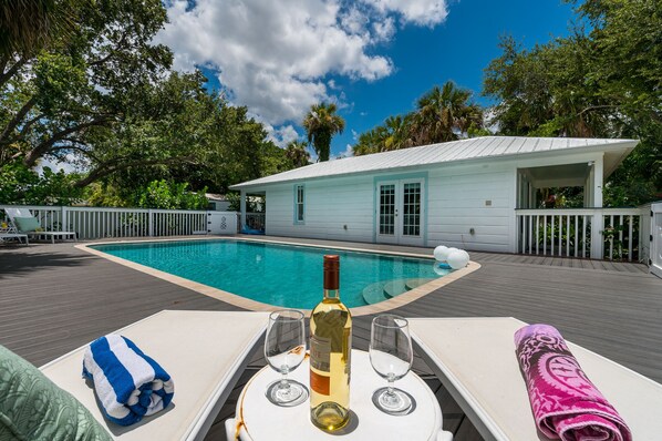 Enjoy the magnificent large heated pool, fully fenced with 4 loungers & pool floats. The private Guest House sits off the pool deck.