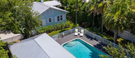 Magnificent aerial shots of the property and the surrounding neighborhood. The house sits close to the gorgeous St. Lucie River.