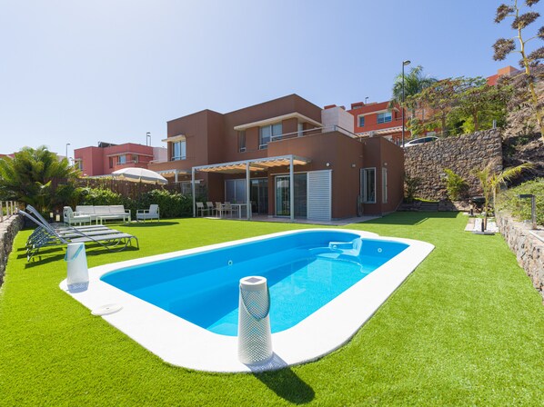 Nice private pool in a villa in maspalomas Golf Resort