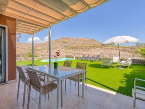 Salobre Golf Resort villa with spacious garden