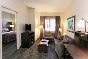 Find peace and relaxation with your close friends and family in this stunning living room featuring natural decor.