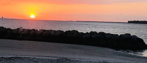 West coast has the best sunsets (Apollo Beach)