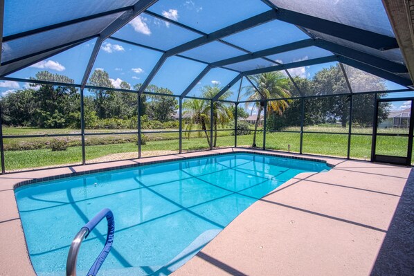 Screened in Pool (heated)