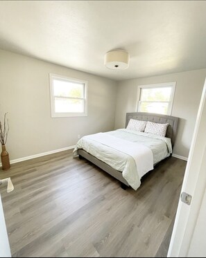 Bedroom #2 - Queen Bed