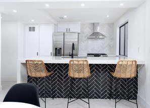 Kitchen Bar