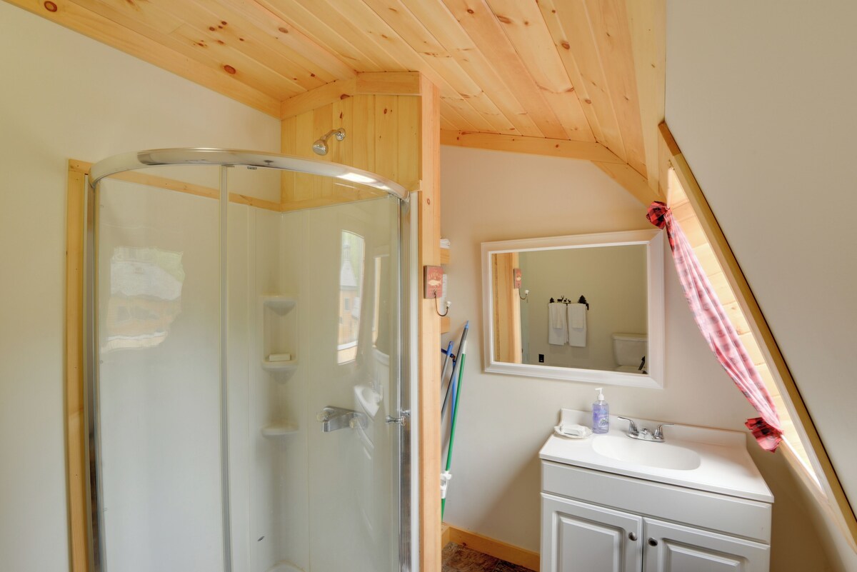 Pet-Friendly Prospect Apartment: 7 Mi to Beach!