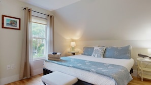 Primary Bedroom| King Bed 