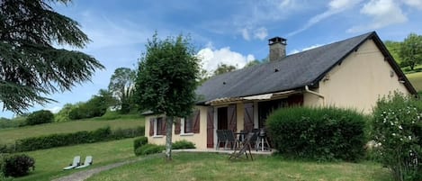 Notre maison de famille vue du jardin sans aucun vis-à-vis