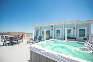 Exterior - Top Roof Deck / Hot Tub with Speculator View