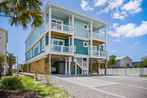 Exterior - Back / Driveways on Dolphin Dr