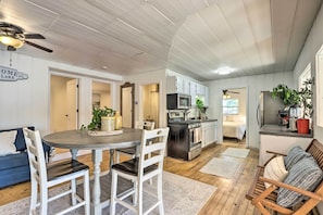 Kitchen | Cooking Basics | Paper Towels/Trash Bags Provided