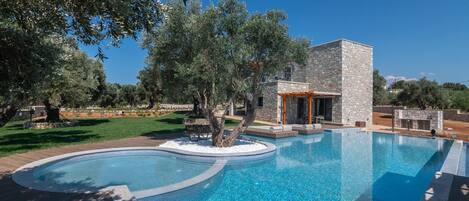 145sq.m. villa,Huge pool,Plants,Near beach & taverns,Rethymno,Crete
